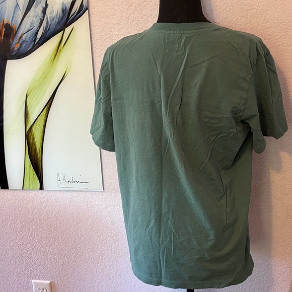 shirt size medium - Picture 3 of 4